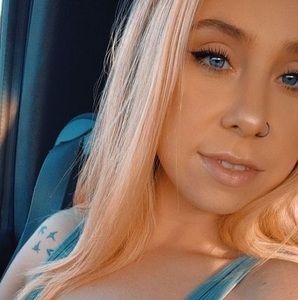 Meet your Posher, Adrianna